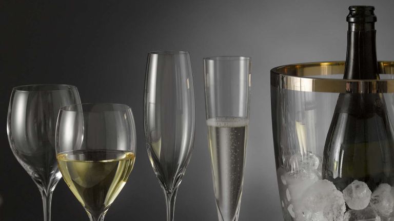https://expensivechampagne.org/wp-content/uploads/2021/03/champagne-glasses.jpg